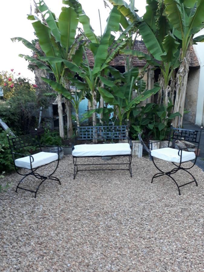 Les Tibles Bed and Breakfast Nanthiat Esterno foto